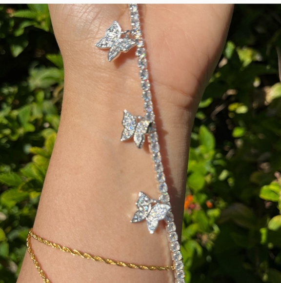 Elegant Silver Butterfly Bracelet - Picture 6 of 6